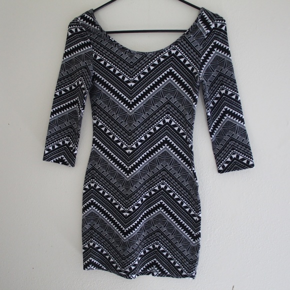 Charlotte Russe Dresses & Skirts - Charlotte russe geometrical print mini. Seize S.